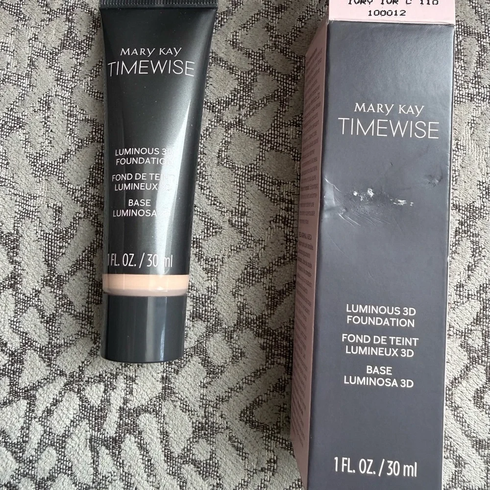 NIB Mary Kay TimeWise Luminous 3D Foundation - Ivory